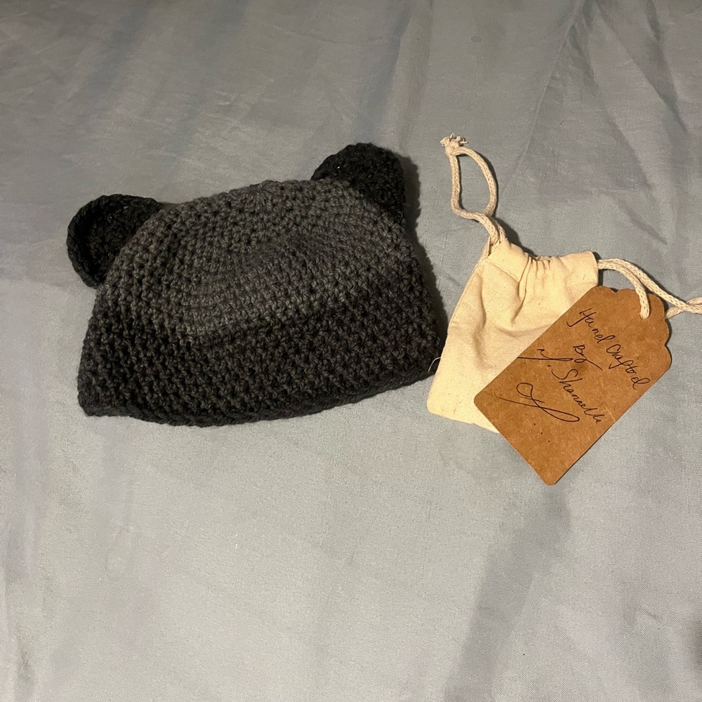 Baby boy hand crochet 🧶 hat 💯 %Acrylic made by me 😉